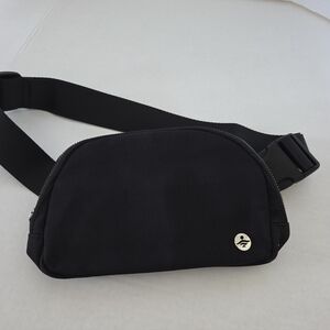 HALARA Classic Black Belt Bag